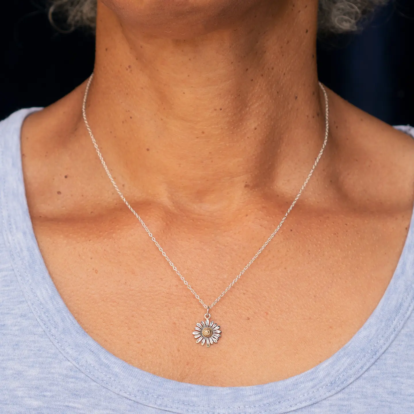 Daisy Necklace With Bronze Center