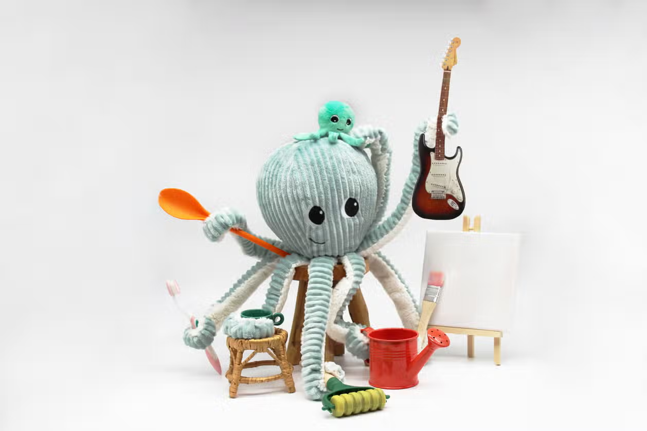 Ptipotos Giant Octopus Mom Baby
