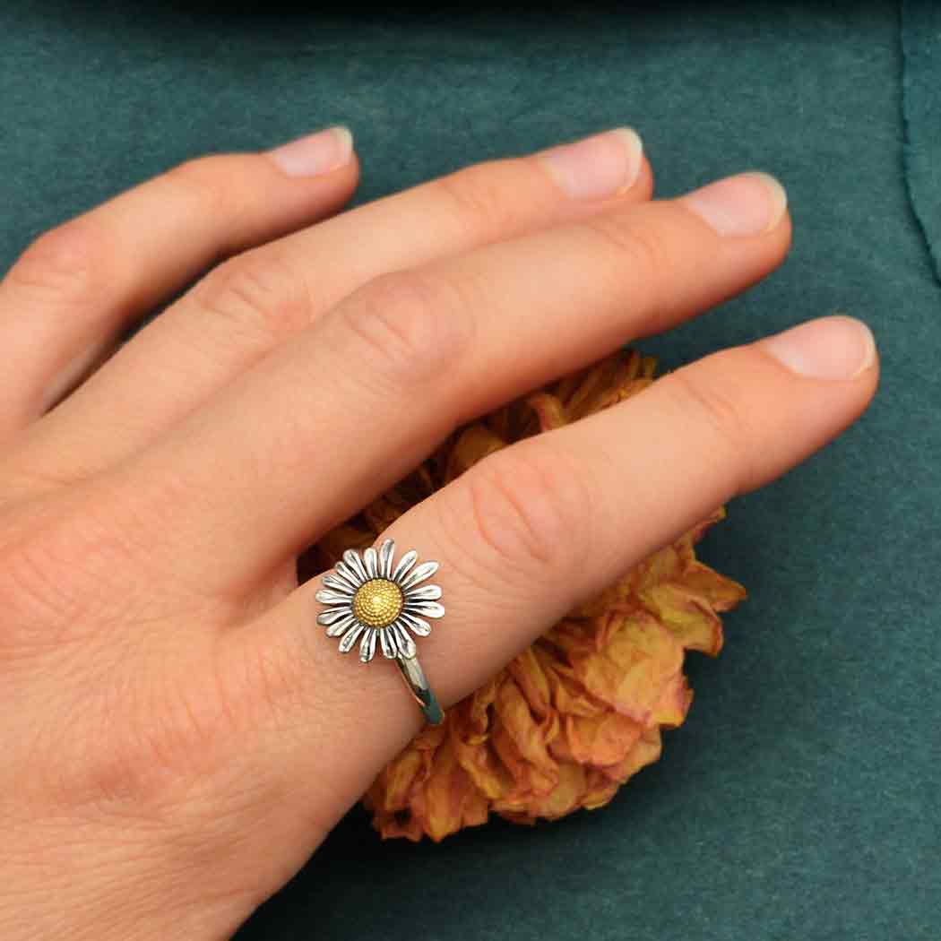 Daisy With Bronze Center Ring