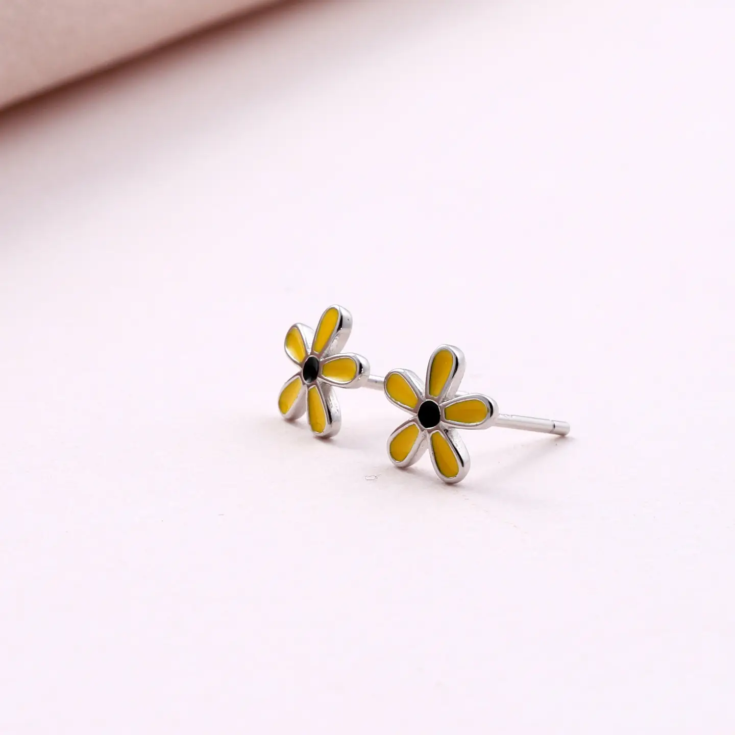 All You Need is Flowers Daisy Earrings