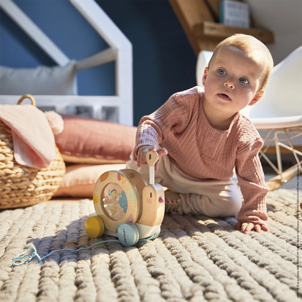 Pull Along Snail Toy