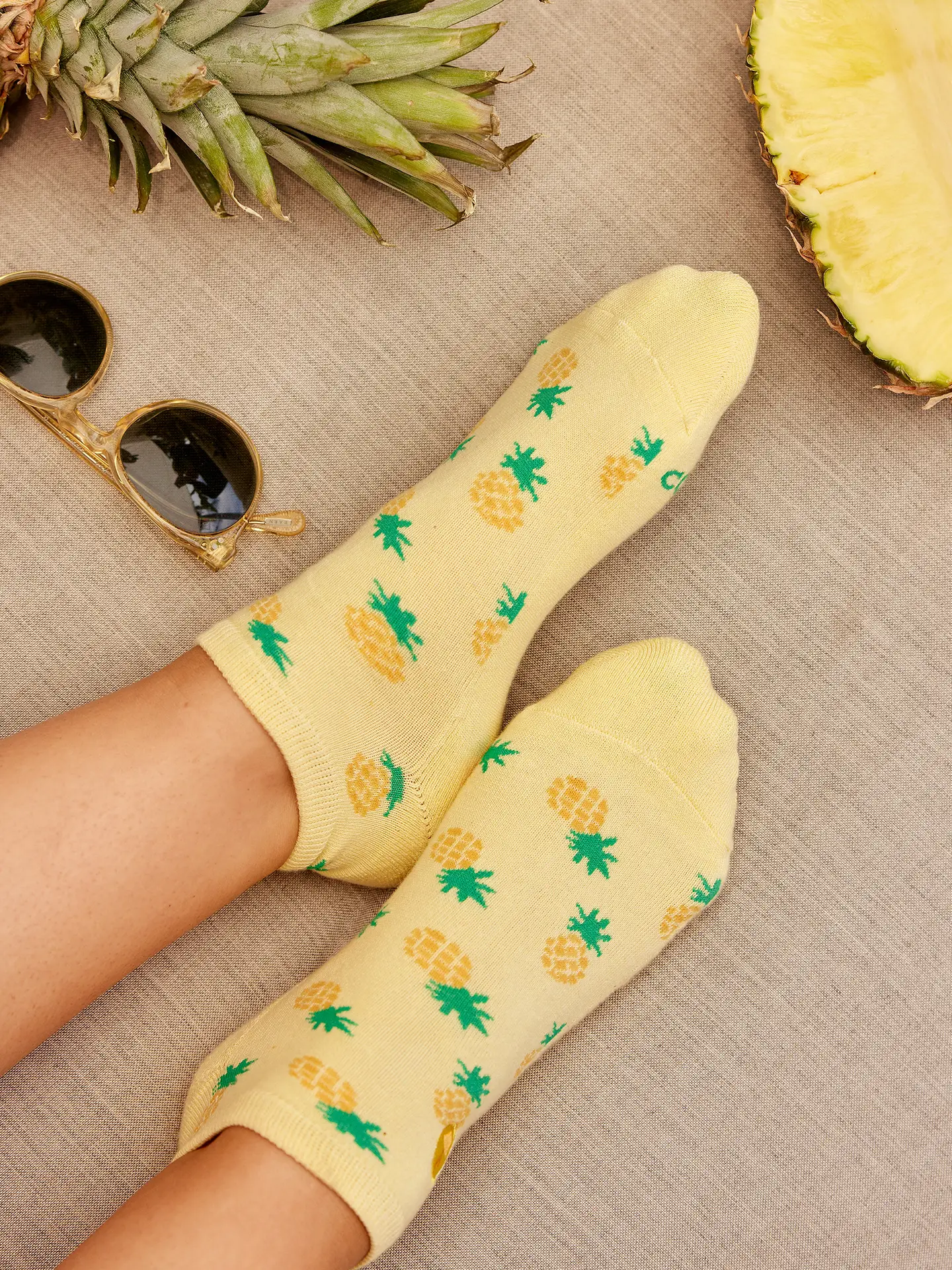 Ankle Socks That Provide Meals - Pineapples