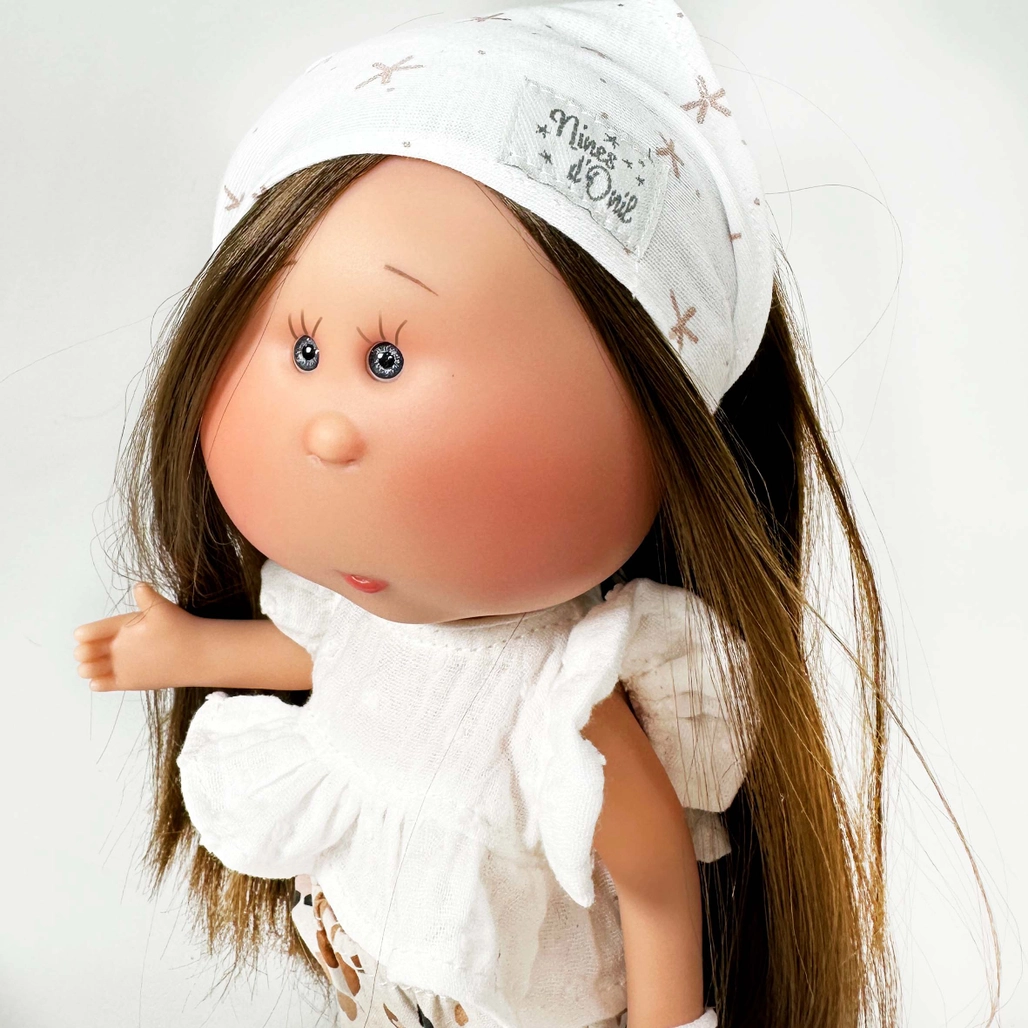 Mia Doll with Pet Brunette