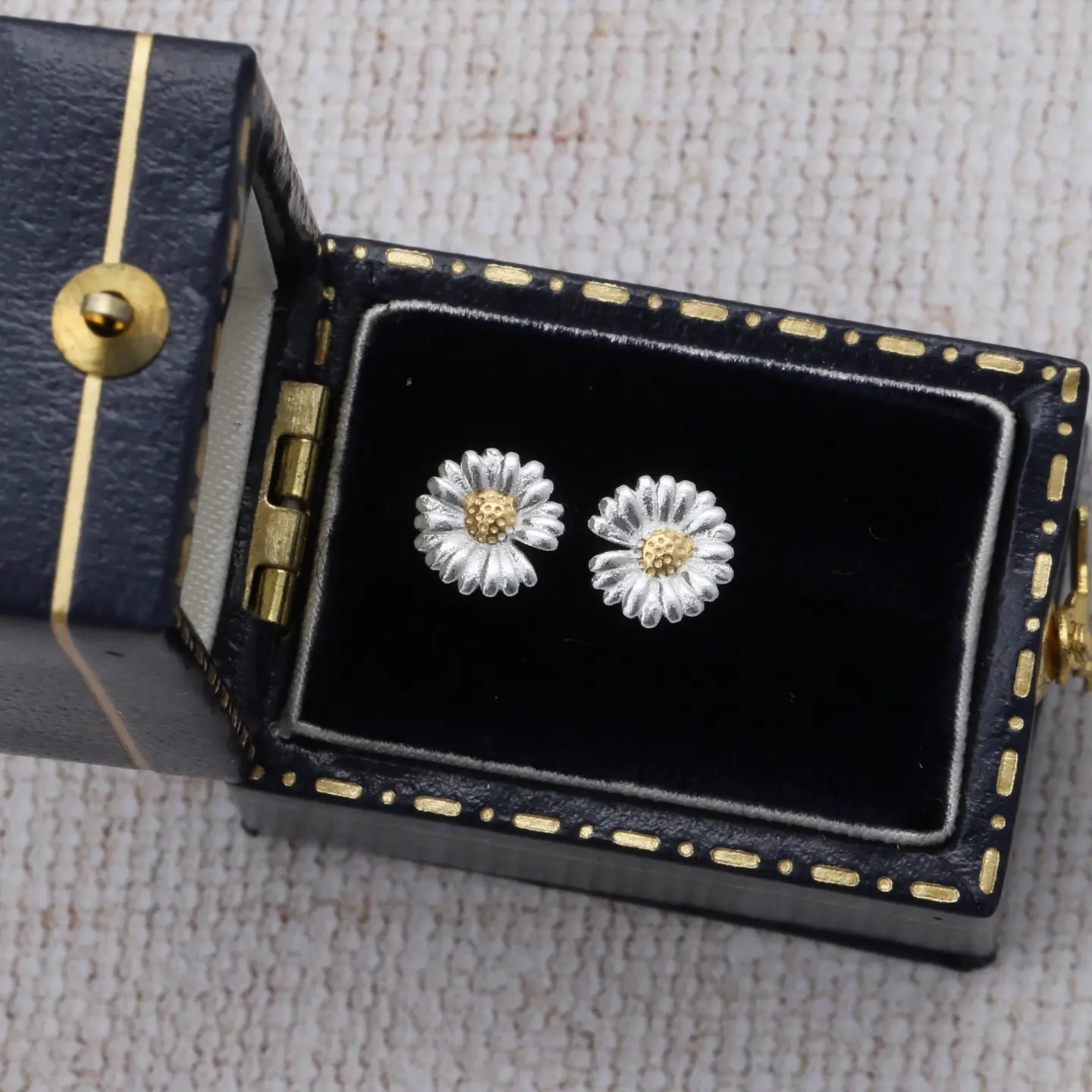 Flowers of Happiness Daisy Earrings