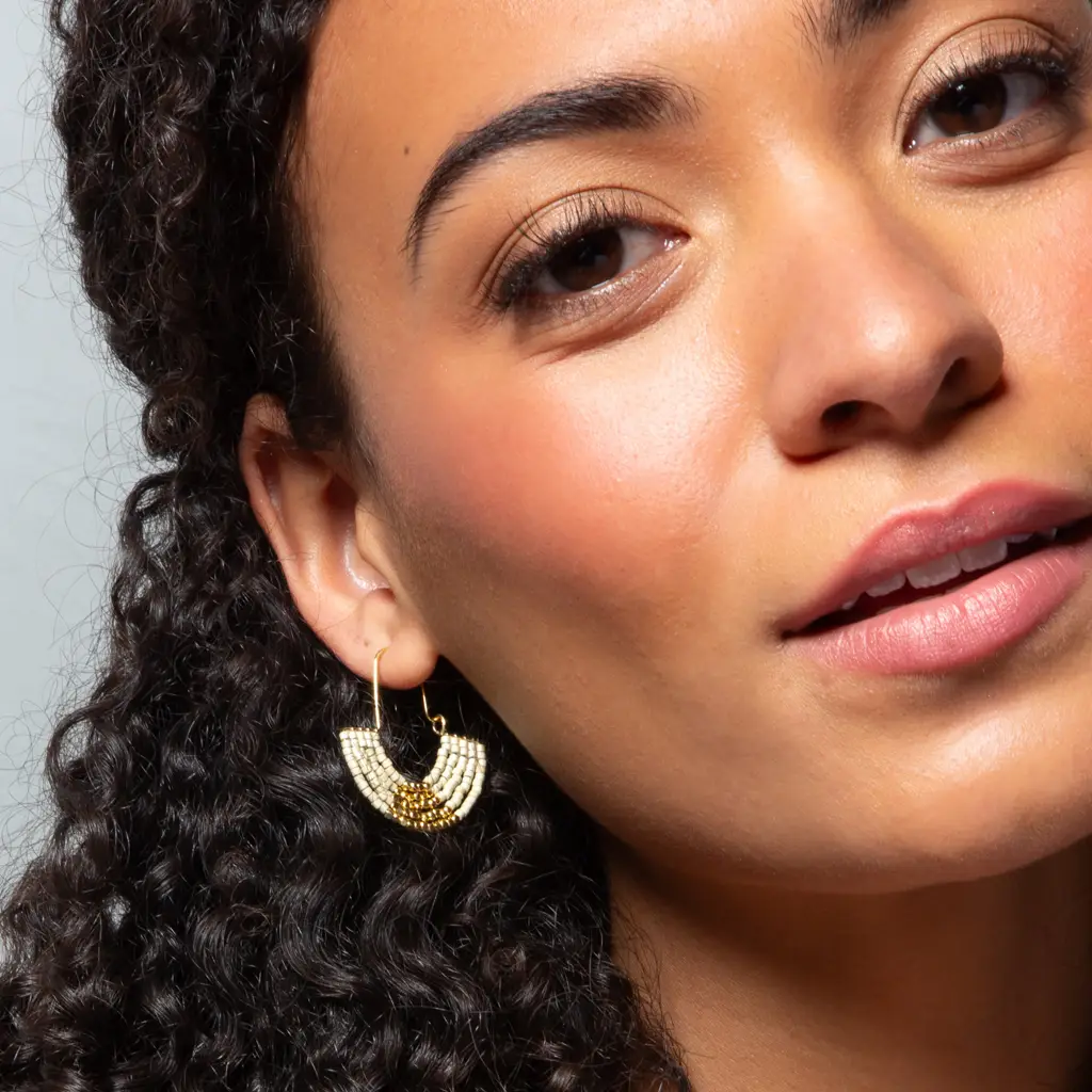 Chromacolor Miyuki U-Hoop Earrings Cream/Gold