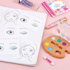 Work Of Art Cosmetic Set