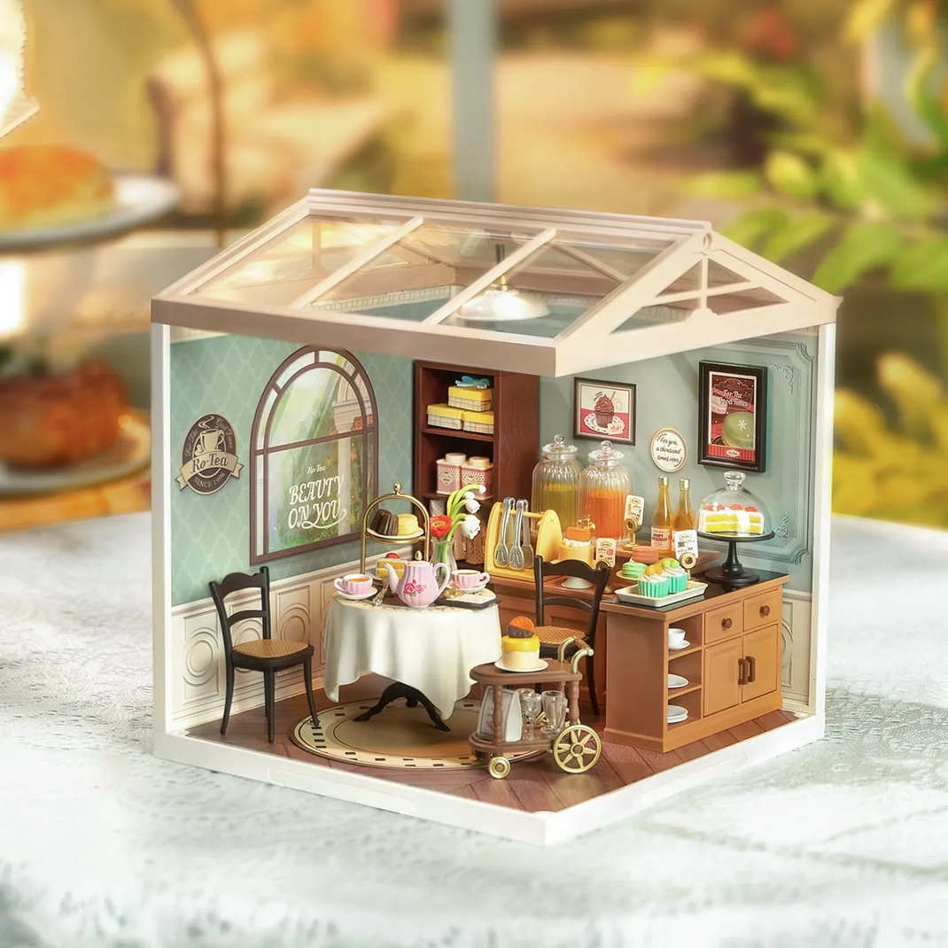 Miniature House Kit: Sweet Sips Tea