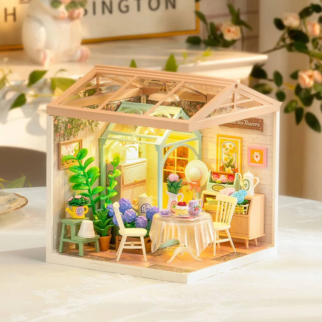 Miniature House Kit: Blooming Tea Garden