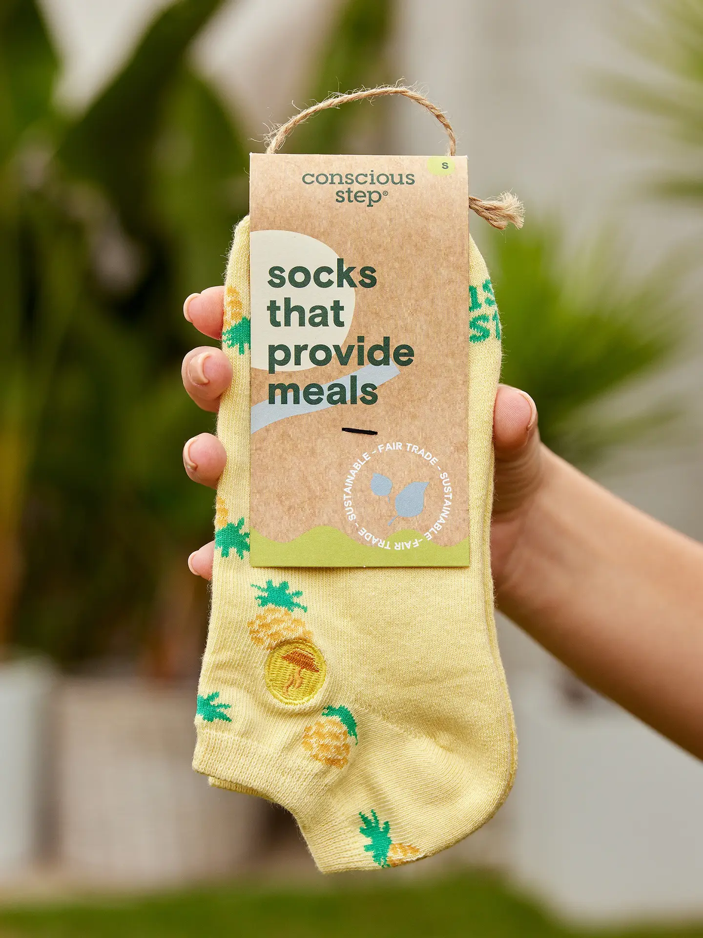 Ankle Socks That Provide Meals - Pineapples