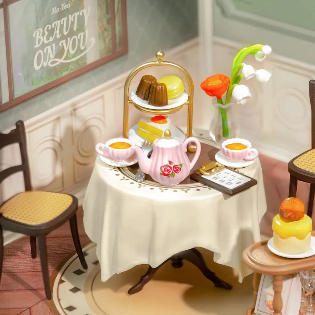 Miniature House Kit: Sweet Sips Tea