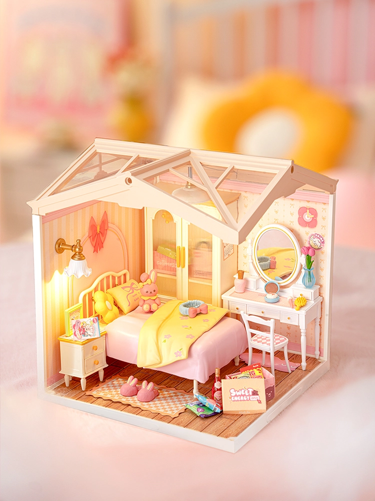 Miniature House Kit: Lovely Pink Bedroom