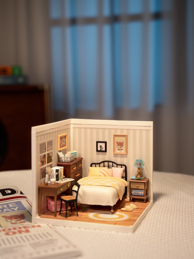 Miniature House Kit: Sweet Dreams Bedroom