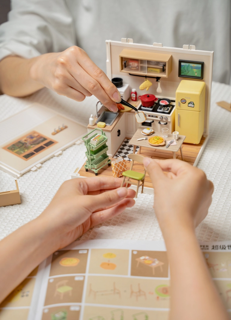 Miniature House Kit: Happy Meals Kitchen