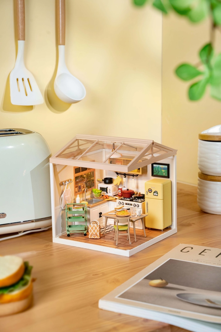 Miniature House Kit: Happy Meals Kitchen
