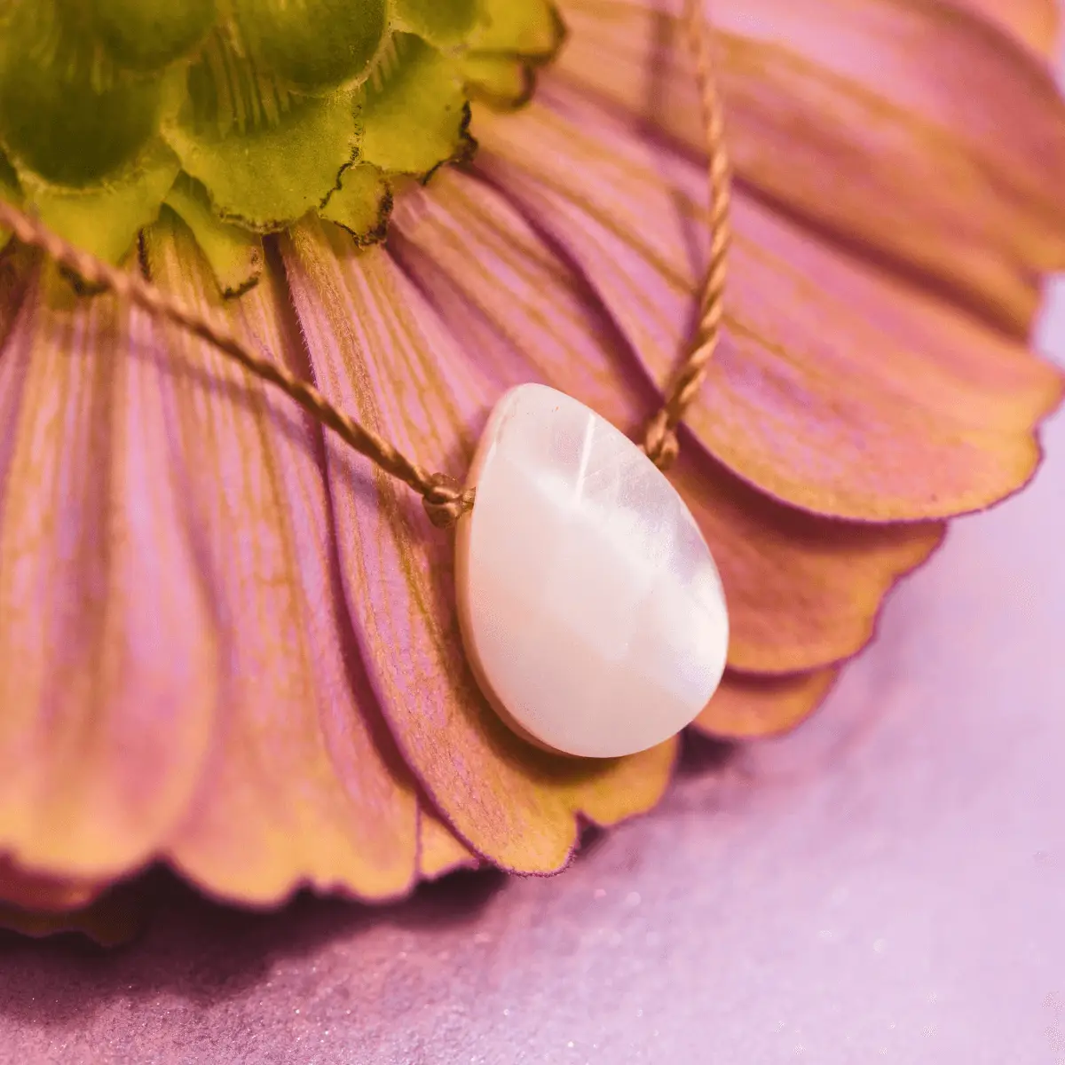 Soul Full Necklace - Mother of Pearl Peace Be With You